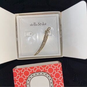 NWT STELLA & DOT Gold Tusk Pendant with Crystals
